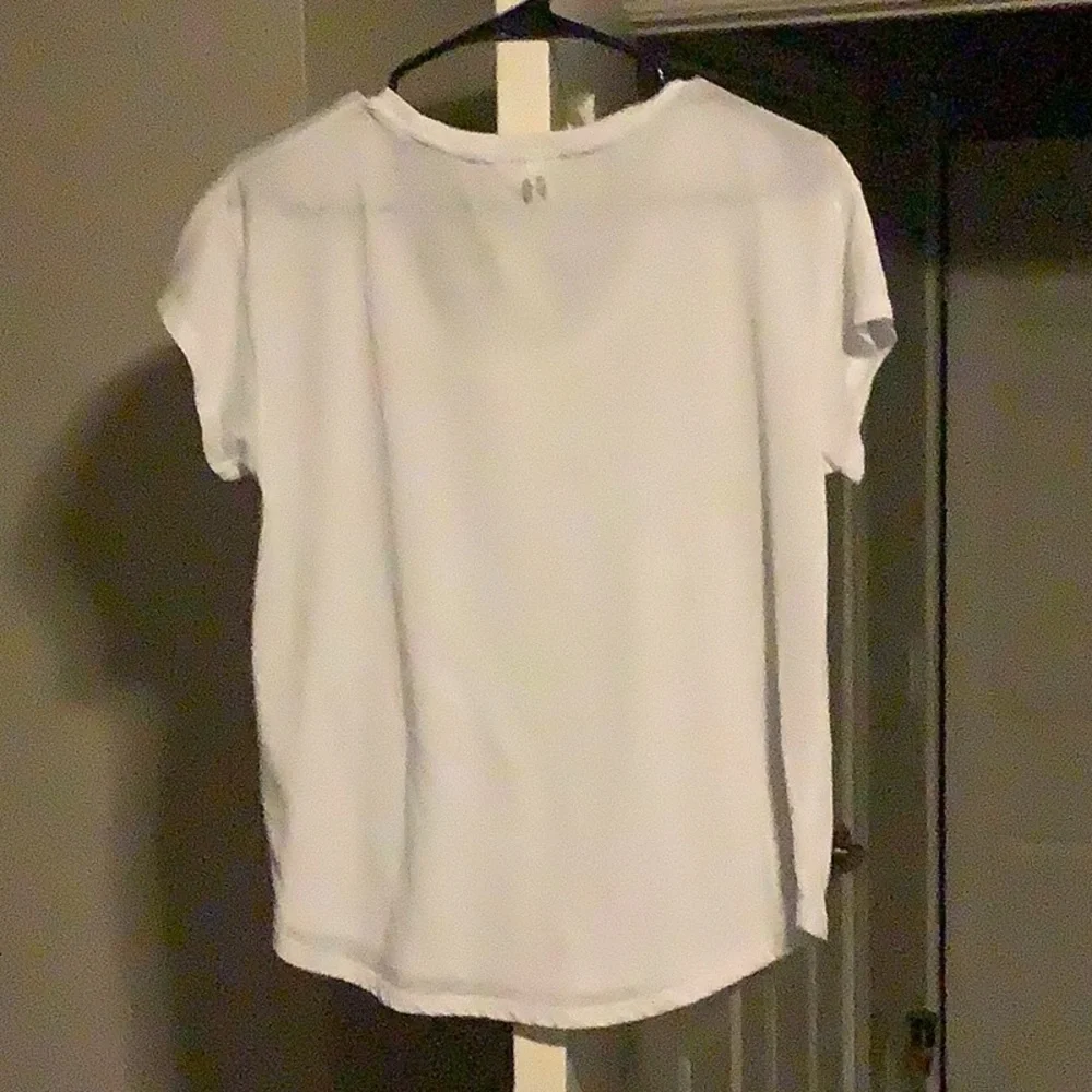 Not so basic white tee! - Picture 6 of 6